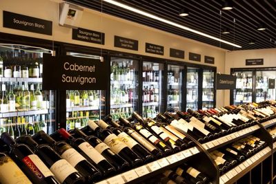 瓶子店的酒类经营之道 从选址到盈利的完整指南